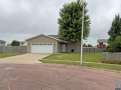 3901 N Briggs Cir Circle, Sioux Falls, SD, 57107 | Card Image