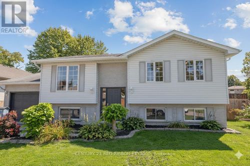 152 Beech St, Strathroy, ON, N7G1K8 | Card Image