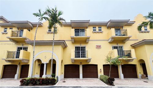 apt-203-2540 Sw 14th Ave, Fort Lauderdale, FL, 33315-2230 | Card Image