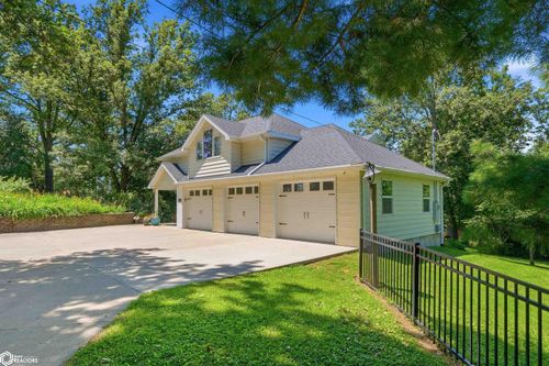 1737 Country Club Ln, Marshalltown, IA, 50158-3811 | Card Image