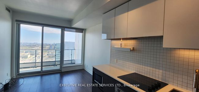 2605 - 5 Buttermill Ave, Condo with 3 bedrooms, 2 bathrooms and null parking in Vaughan ON | Image 9