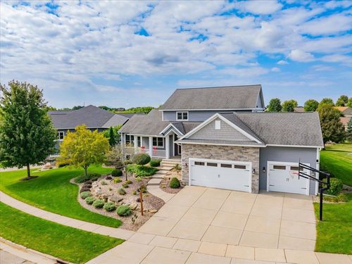 501 Vista Cir, Columbus, WI, 53925-2323 | Card Image