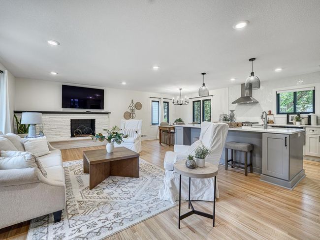 5 - Living Room.jpg | Image 5