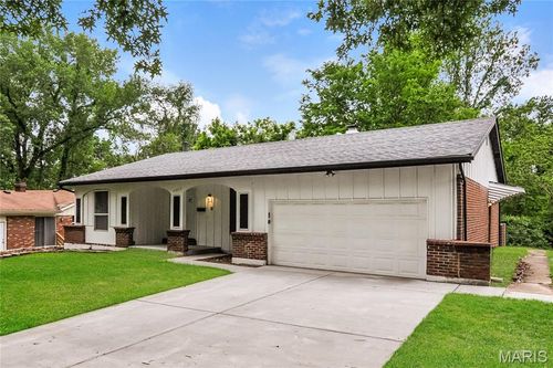 11443 Tobaggon Trl, Florissant, MO, 63033-7717 | Card Image