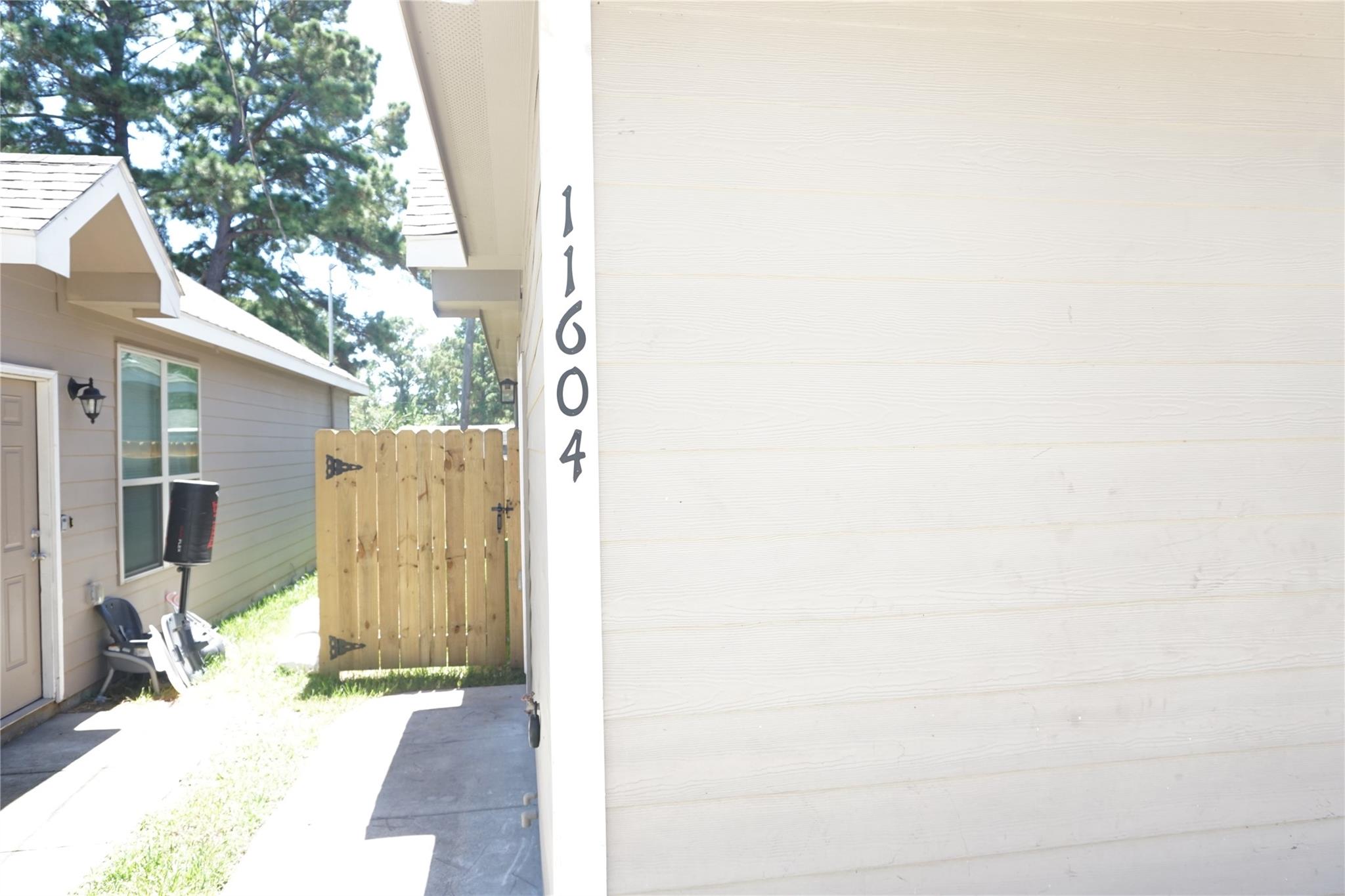Residential Lease in Willis 2