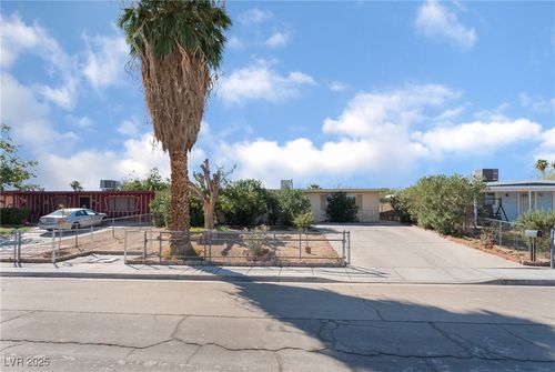 2549 San Marcos St, Las Vegas, NV, 89115-4231 | Card Image