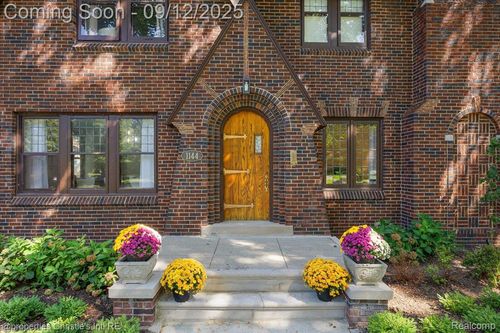 1144 Berkshire Rd, Grosse Pointe Park, MI, 48230-1341 | Card Image