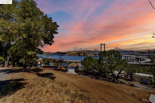 125 Kendall Ave, Crockett, CA, 94525-1013 | Card Image