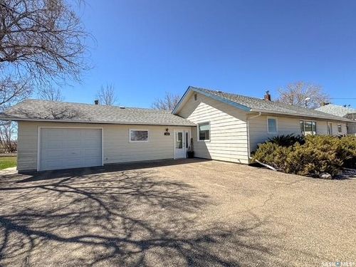 113 1st Street, Swift Current Rm No. 137, SK, S9H4V1 | Card Image