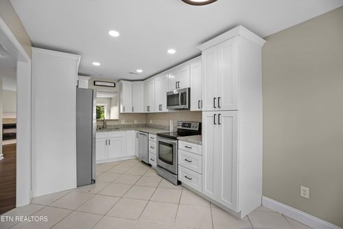 2425 Hallerins Ct, Maryville, TN, 37801-9321 | Card Image