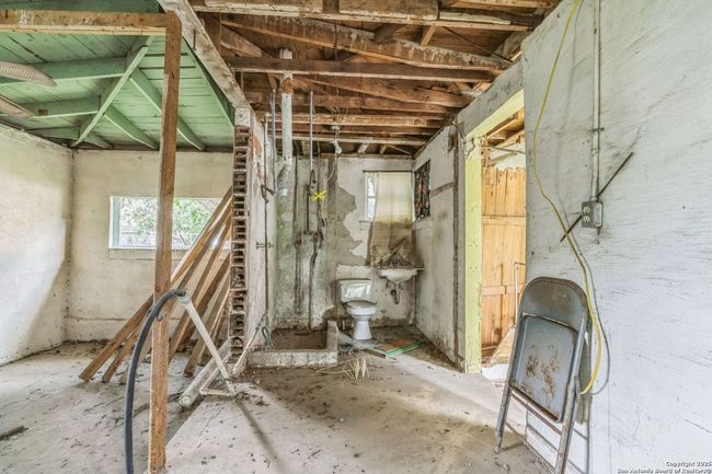 118 Gentry St, House other with 2 bedrooms, 1 bathrooms and null parking in San Antonio TX | Image 5