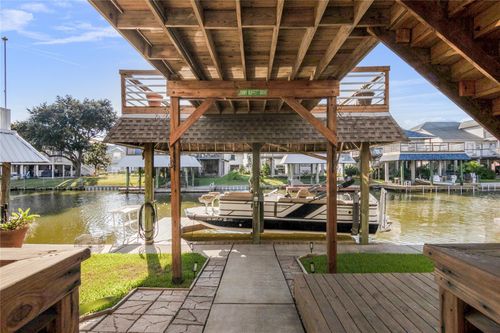 4 N Curlew St, La Marque, TX, 77568-6524 | Card Image
