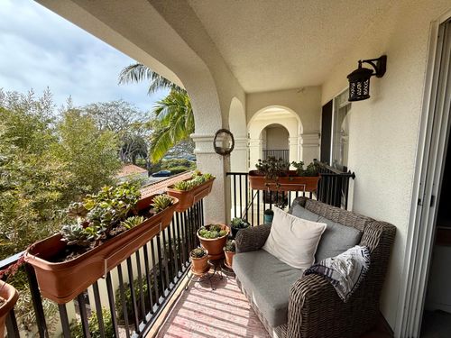 453 Por La Mar Cir, Santa Barbara, CA, 93103-3781 | Card Image