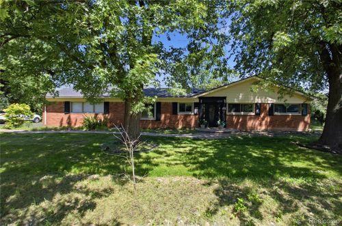 3812 Terrybrook Rd, West Bloomfield, MI, 48322-1736 | Card Image