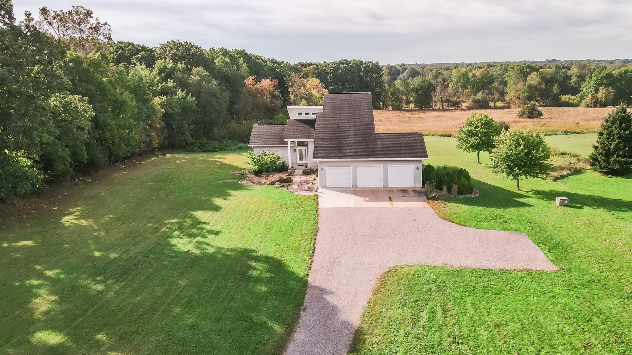 Mayer Meadows Dr, Owosso, MI 48867