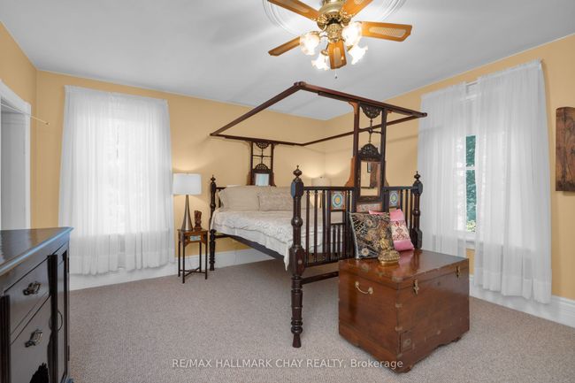 4950 Penetanguishene Rd, House other with 4 bedrooms, 3 bathrooms and 10 parking in Hillsdale ON | Image 21