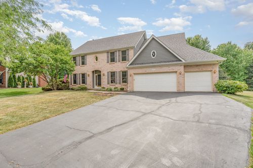 975 Pinecrest Dr, Sugar Grove, IL, 60554-9248 | Card Image