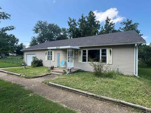 212 E 2nd St, Waverly, KS, 66871-9207 | Card Image