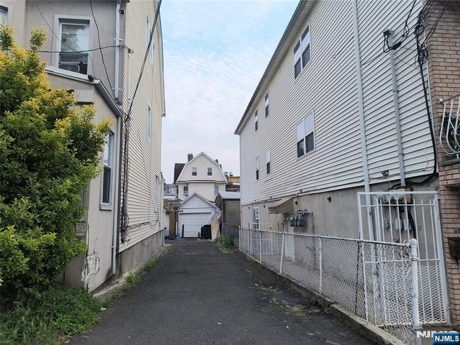 139 - 137-139 76 Th St, Home with 7 bedrooms, 4 bathrooms and null parking in North Bergen NJ | Image 4