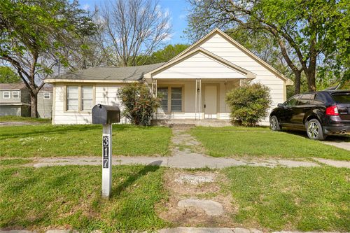 317 Ritchey St, Gainesville, TX, 76240-4327 | Card Image