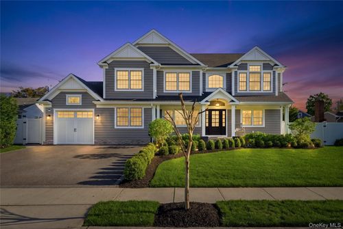 48 Iroquois St E, Massapequa, NY, 11758-7626 | Card Image