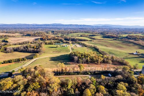 415 Meadow Rd, Greenback, TN, 37742-3233 | Card Image