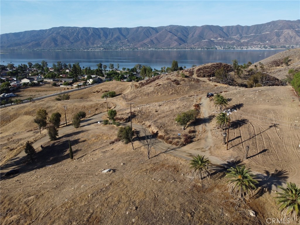 Land in Lake Elsinore