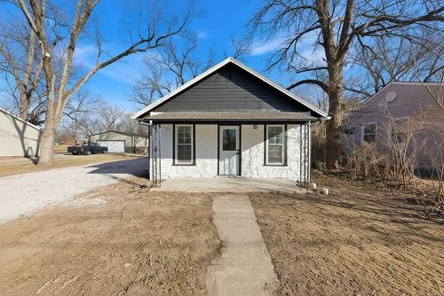 733 S Pecan St, Ottawa, KS, 66067-2807 | Card Image