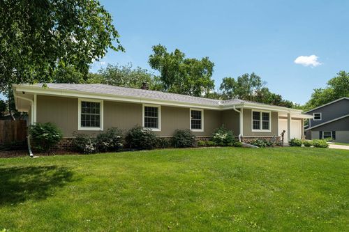W56N850 N Meadow Court, Cedarburg, WI, 53012 | Card Image