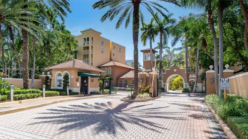 6207-19655 E Country Club Dr, Aventura, FL, 33180-4803 | Card Image