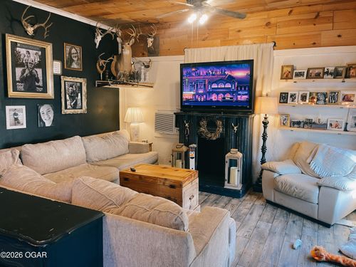 121 Washington Ave, Seneca, MO, 64865-9783 | Card Image