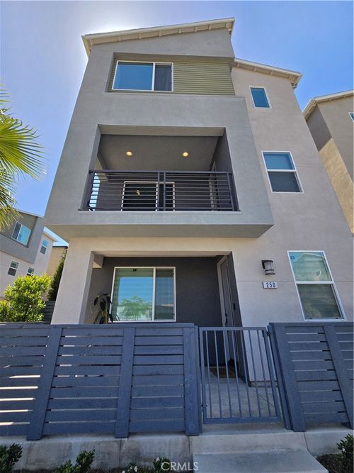 250 N Standard Ave, Santa Ana, CA, 92701-4928 | Card Image