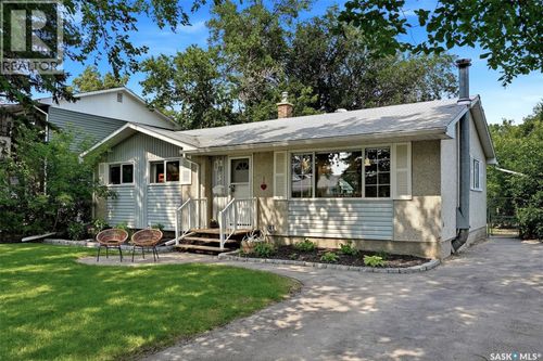 3 Woodlawn Pl, Regina, SK, S4S5M9 | Card Image