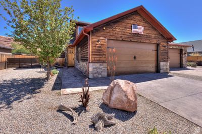 798 Palisade Dr, Home with 3 bedrooms, 1 bathrooms and 4 parking in Moab UT | Image 2