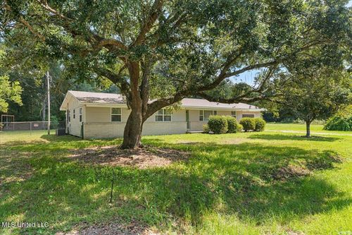 13600 Money Farm Rd, Ocean Springs, MS, 39564-9395 | Card Image