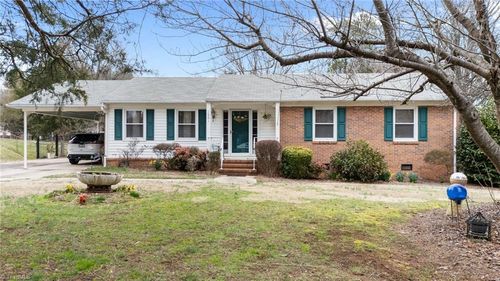 1901 Alderwood Dr, Greensboro, NC, 27409-9101 | Card Image