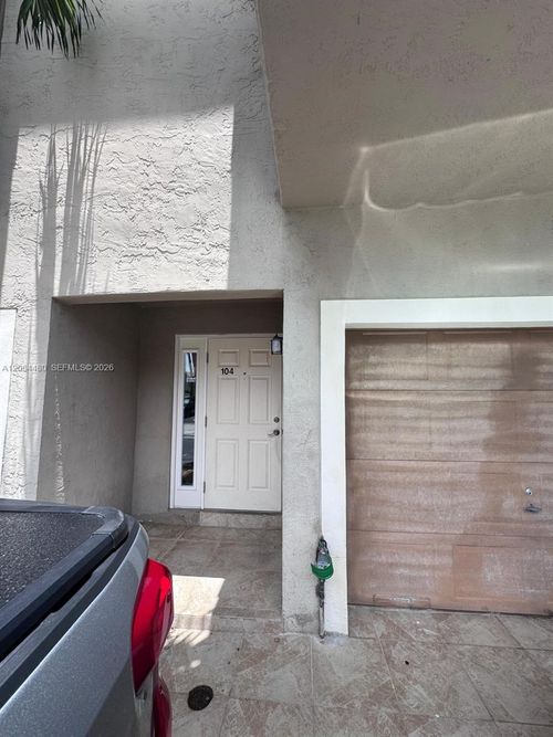 104-58-9904 Hammocks Blvd, Miami, FL, 33196-1593 | Card Image