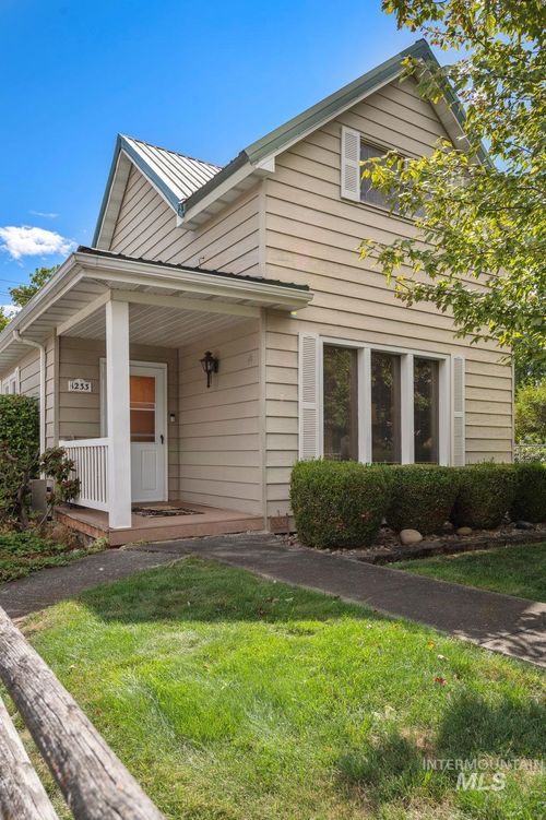 1233 8th St, Clarkston, WA, 99403-3329 | Card Image