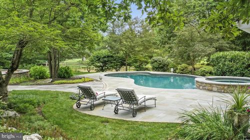 1676 Fieldview Ln, BETHLEHEM, PA, 18015-5020 | Card Image