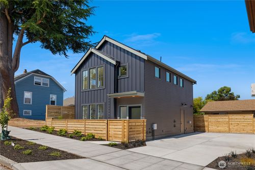 268 Fulton St, Seattle, WA, 98109-1737 | Card Image