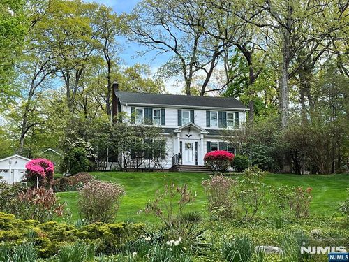 5 Upland Way, Verona, NJ, 07044 | Card Image
