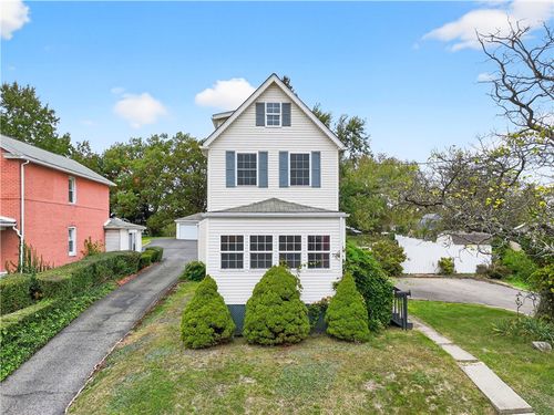 725 Eastman St, West Mifflin, PA, 15122-2048 | Card Image