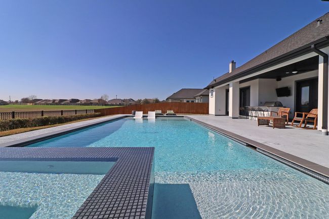 Gorgeous pool to cool off on Houston's hot summer days. | Image 28