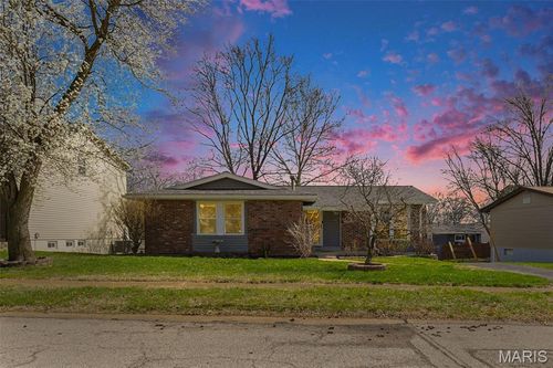 400 Woodrun Dr, Ballwin, MO, 63021-6156 | Card Image