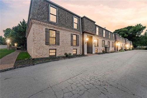 5125 W 75th St, Prairie Village, KS, 66208-4401 | Card Image