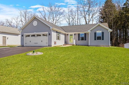 8577 Cobalt Dr, Cicero, NY, 13039-8977 | Card Image