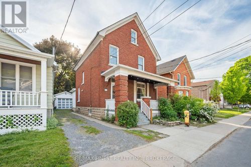 476 Victoria St, Kingston, ON, K7L3Z7 | Card Image