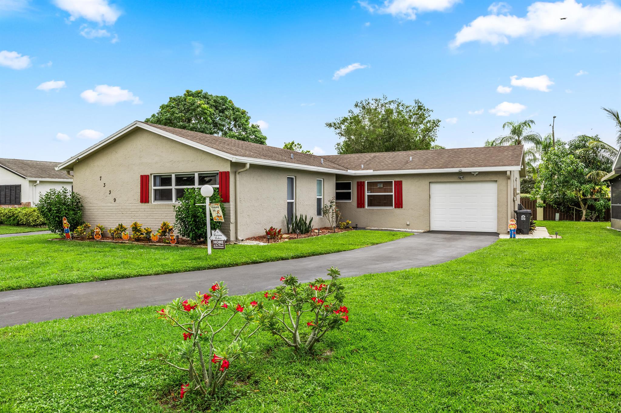Pineneedle Ln, Lake Worth, FL 33467