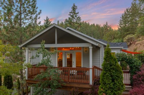 905 Hangman Way, Jacksonville, OR, 97530-9264 | Card Image