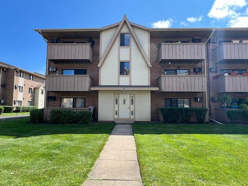 2-8 Echo Ct, Vernon Hills, IL, 60061-3013 | Card Image